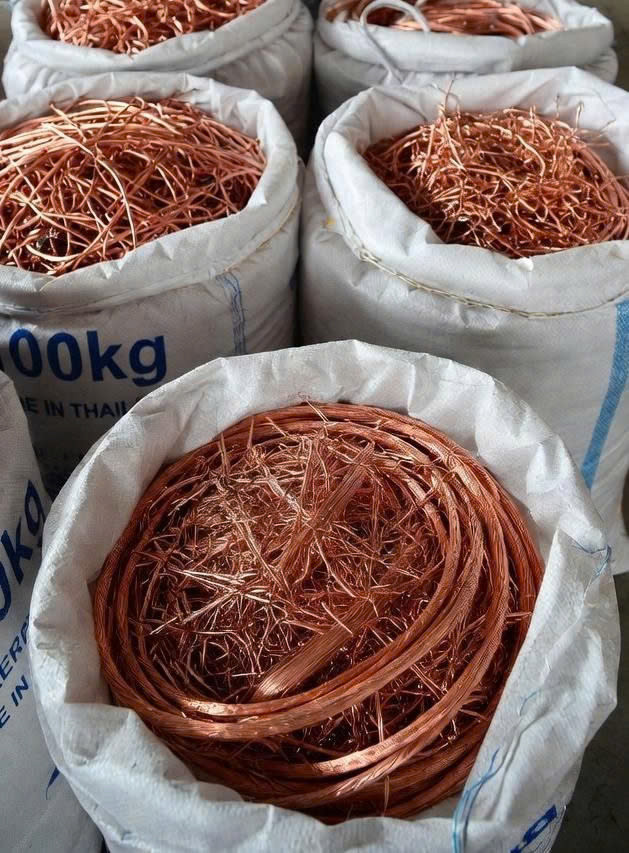 Đơn Hàng Nhập Khẩu Đồng Cathode, Phế Liệu Dây Đồng, Nhôm Thỏi A7 Và Than Củi Đi Trung Quốc