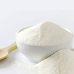 KHÁCH MUA SỮA BỘT TÁCH BÉO