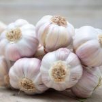 KHÁCH MUA TỎI TƯƠI